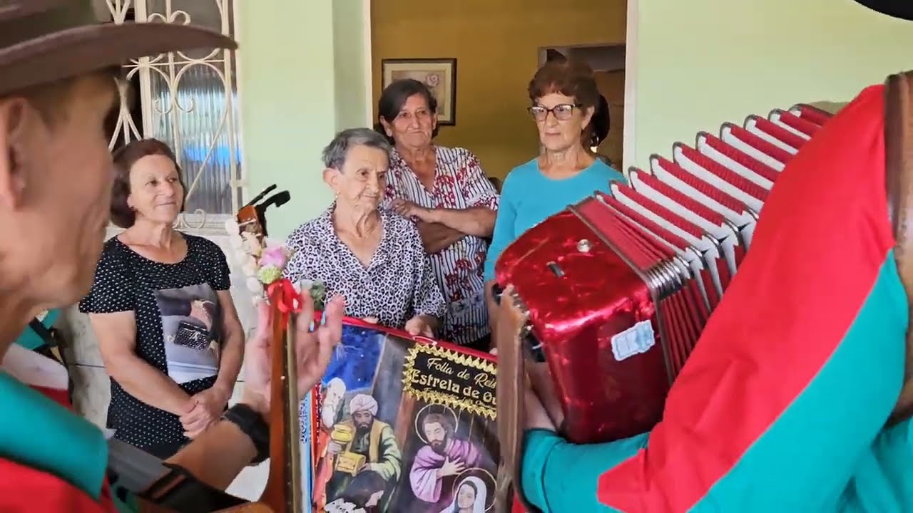 Abertura da Festa de Santos Reis na casa de Dona Augusta e Sr. Zé Felipe - Folia Estrela de Ouro 