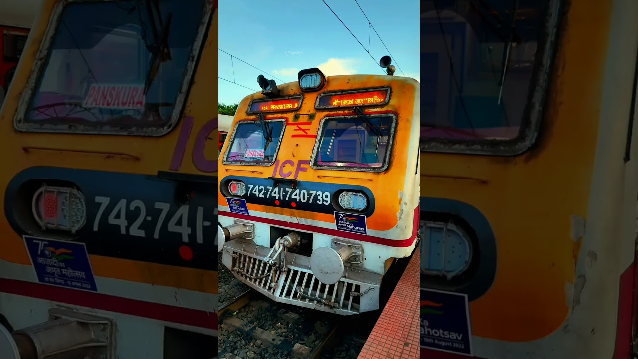 Kolkata Suburban Railway in Trend &hearts;️ #kolkata #indianrailways #mumbai #local #train  #railway #love