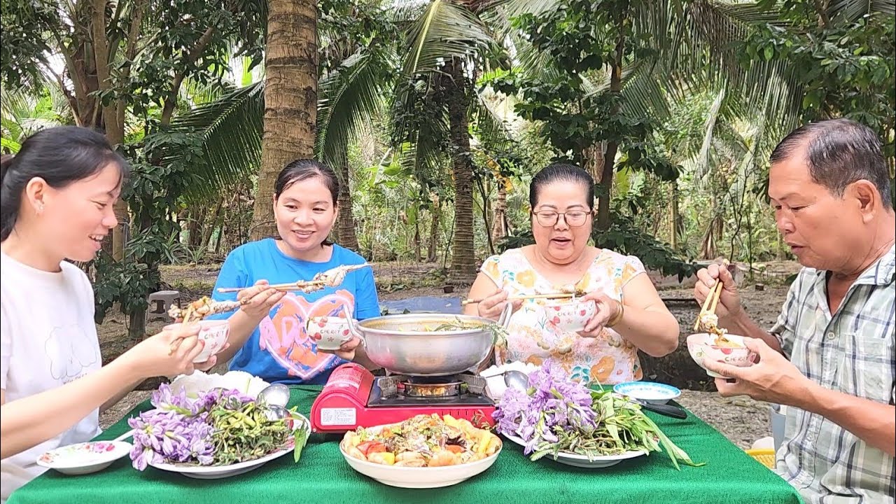 Quá Hấp Dẫn với Nồi Lẩu Chua Nhúng Bông Lục Bình Ngon Hết Sảy | TKQ & Family T2294