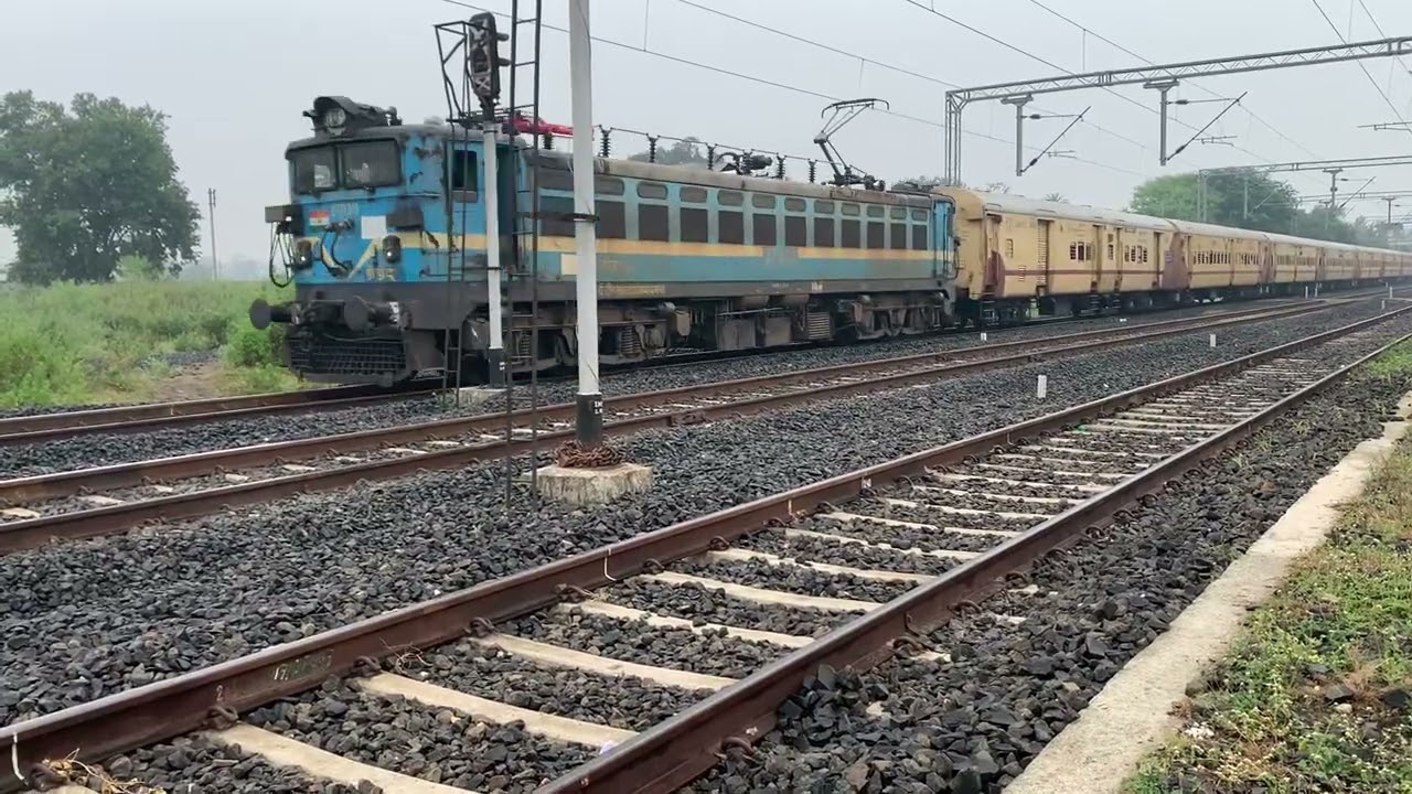 Subha ki Ram Ram ke sath me video bana diya train ka 
