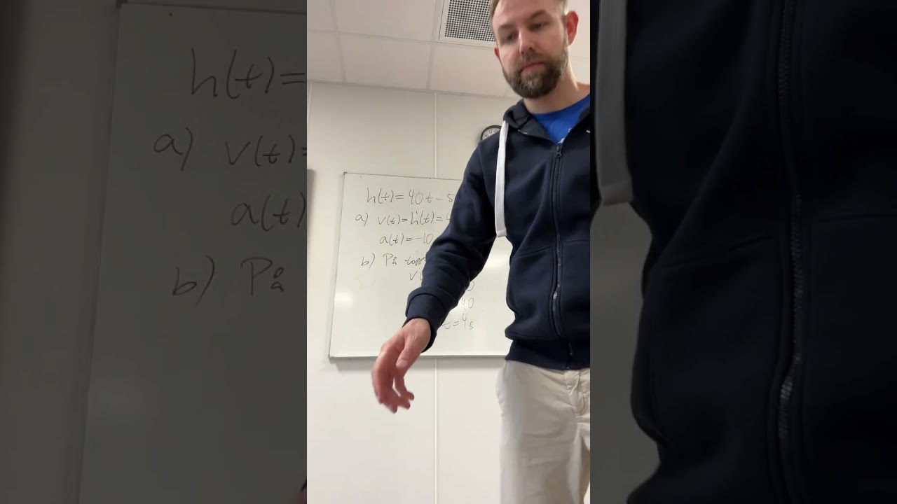 R1 derivasjon høyden h(t) til en rakett 