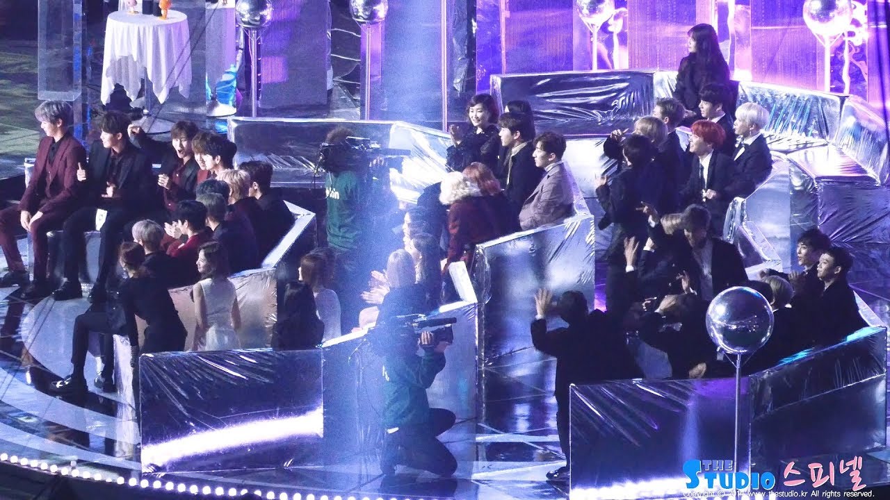 171202 트와이스 아이유 워너원 방탄소년단 엑소 '따르릉' 리액션 직캠 TWICE IU WannaOne BTS EXO Reaction fancam by Spinel