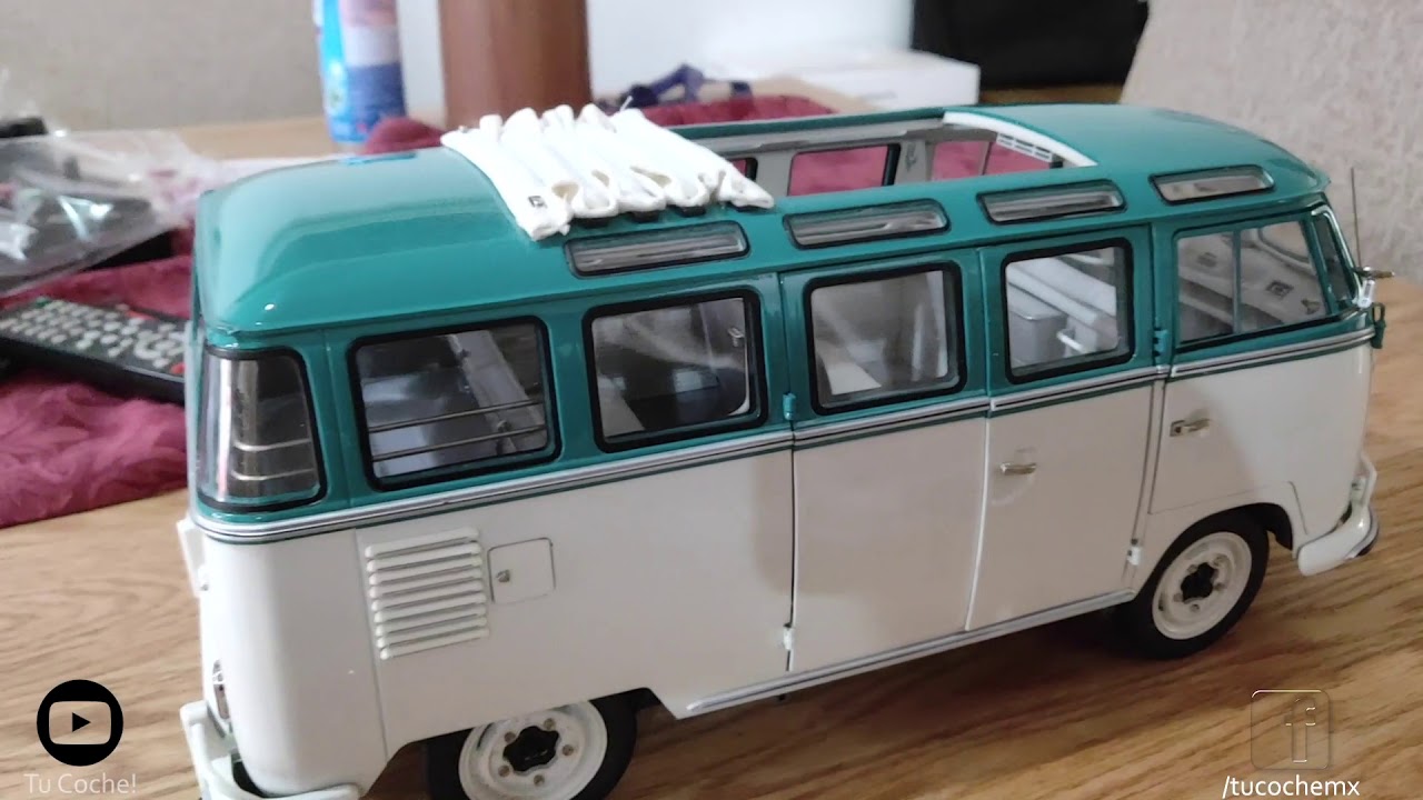VW Combi Samba 1:12 de Sunstar - Una Combi de lujo en escala!