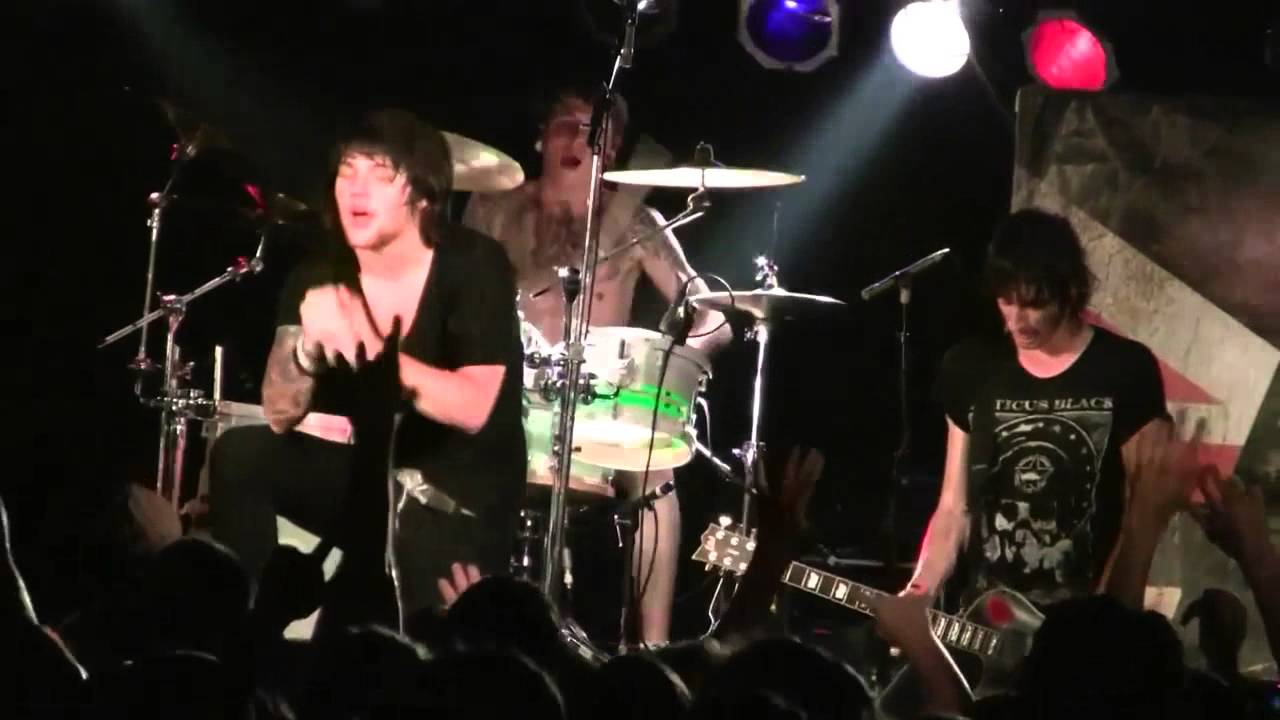 Asking Alexandria - A Single Moment of Sincerity