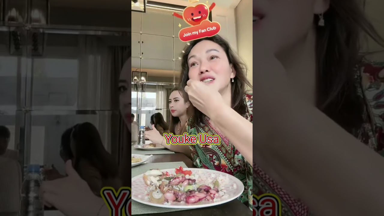 Bunda Corla makan lauk cumi sama maharani kalau sudah makan paing demen liahatnya jadi laper