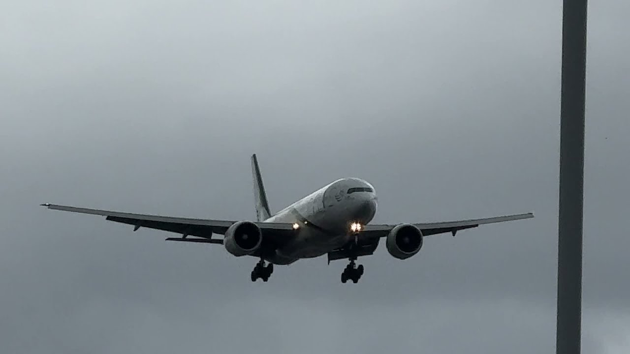 PIA first flight from Islamabad landed at Heathrow Airport after 6 years  #PIA #London