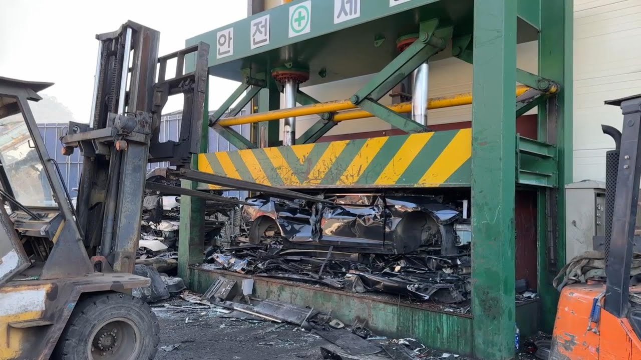 Интересный! Процесс разборки автомобилей на автомобильной свалке в Корее/Процесс разборки автомобиля