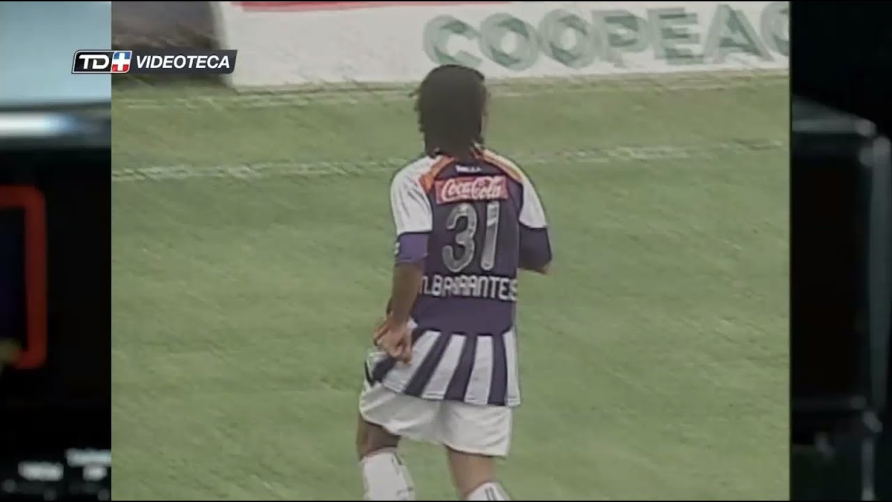 Golazos  de larga distancia en el fútbol tico