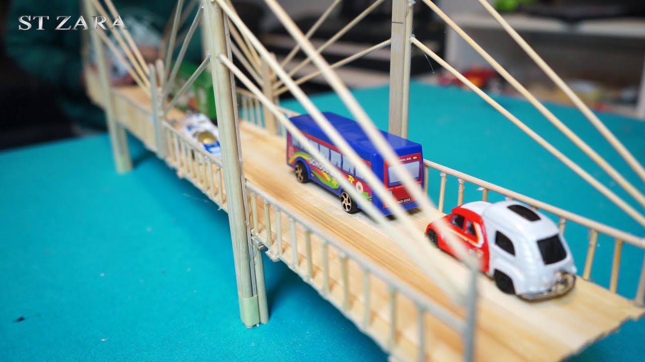 Мостик из палочек красиво получилось.   The bridge of sticks turned out beautifully.