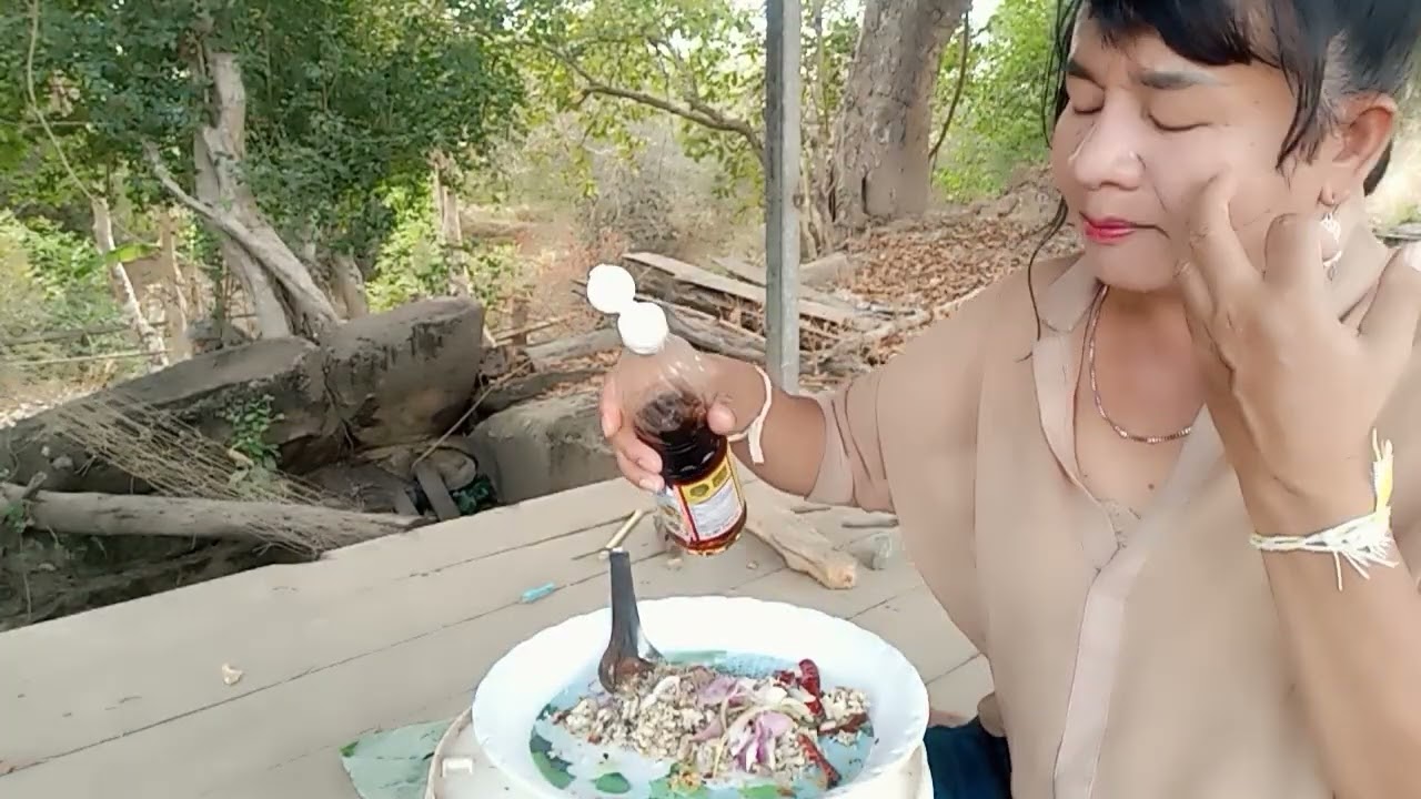 กัอยไข่มดแดงอยุ่แคมป่า