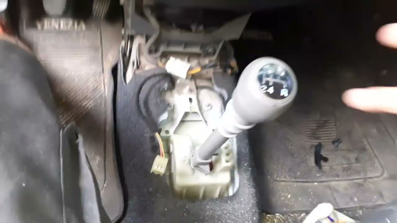 como reparar palanca de cambio no entra la primera marcha fiat gran Siena,  como sacar el escape
