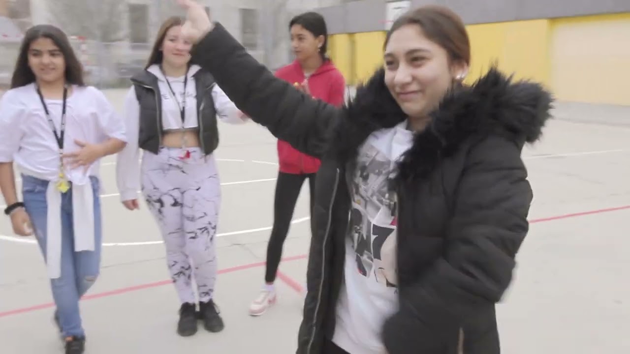Com a casa (El Videoclip) - 6è A i 6è B de l'Institut Escola la Mina