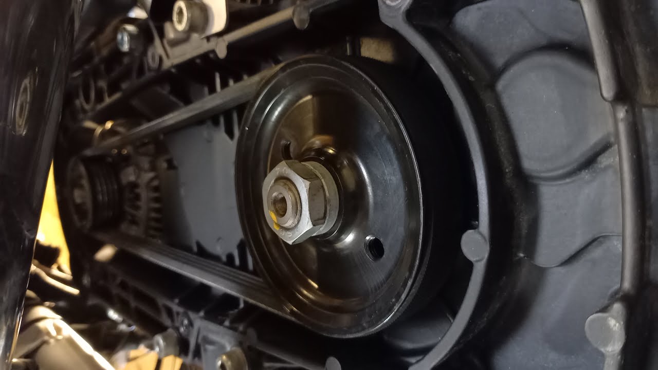 Moto Guzzi Griso 8V 1200 – Replacing the Alternator Belt