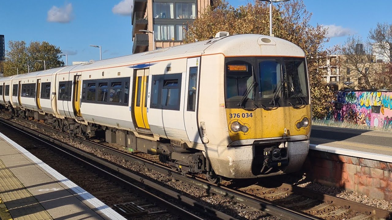 Trains at New Cross 2/11/25
