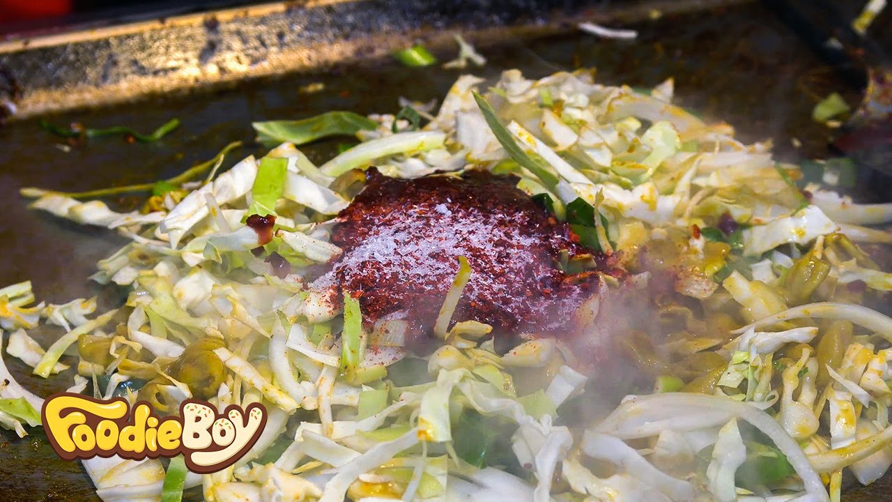 Жареные свиные кишки с оващами - Уличная еда в Корее