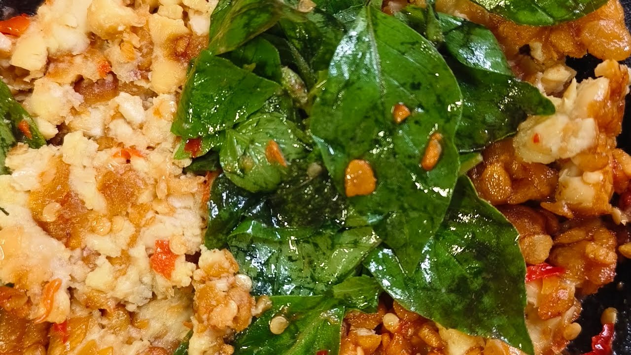 Темпе с базиликовым соусом такой вкусный. Настолько вкусный, что я бы съел его целую корзину.