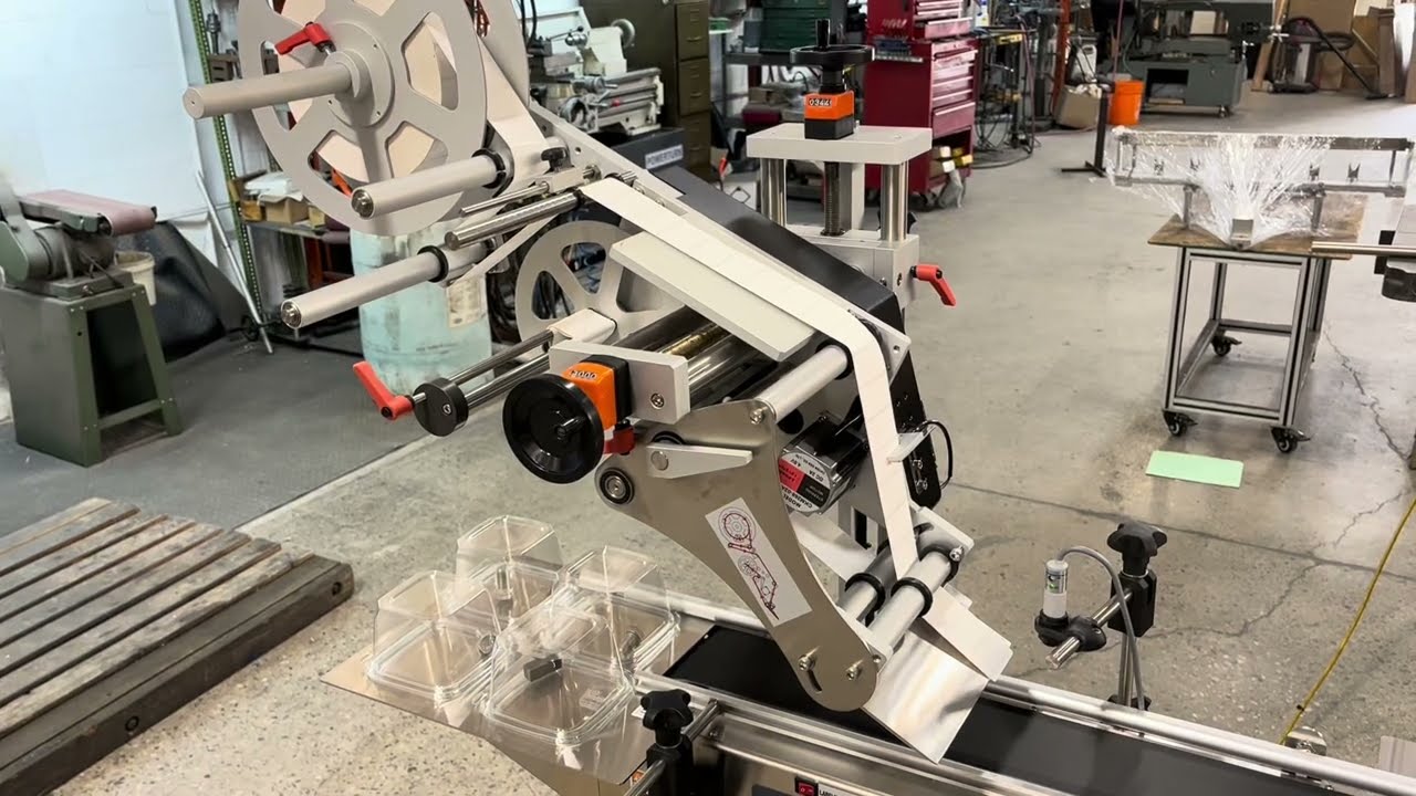 Clamshell Automatic Labeling Machine , Can label Top & Bottom Pressure sensitive USA Canada