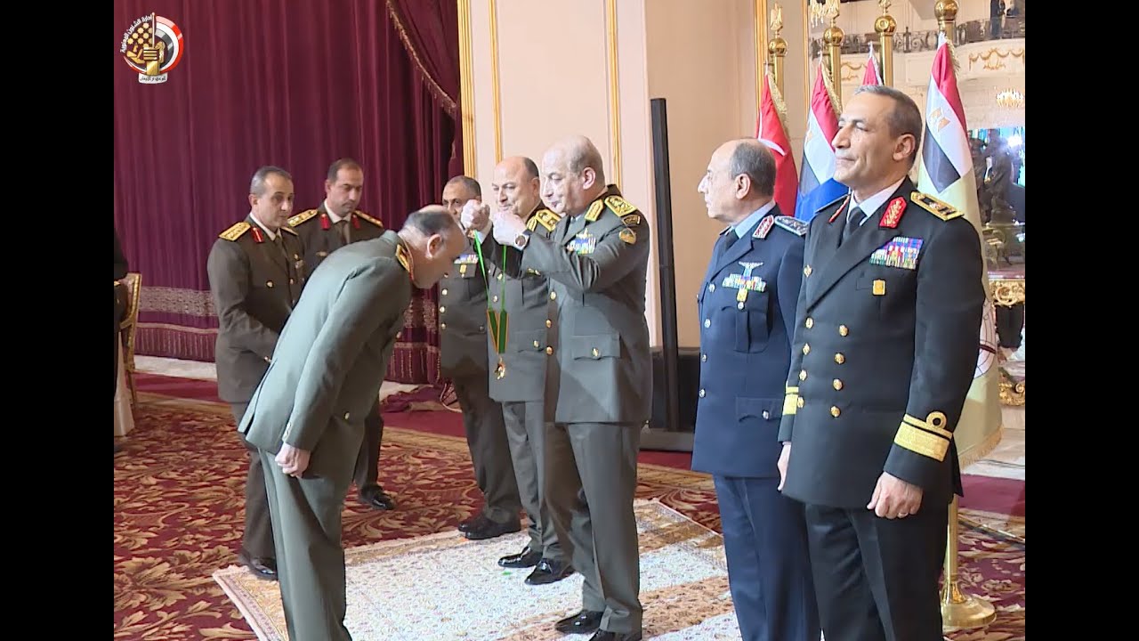 الفريق أول محمد زكى القائد العام للقوات المسلحة يكرم قادة القوات المسلحة المحالين للتقاعد