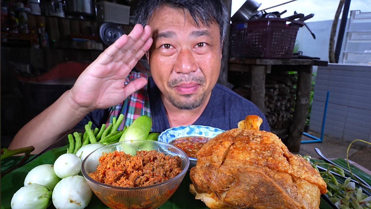 The pork skin is crispy and the meat is very tender - Annxhi Food