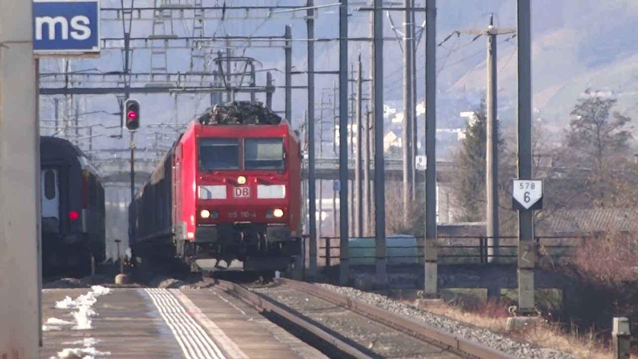 Schnelle Z&uuml;ge am Bahnhof Flums