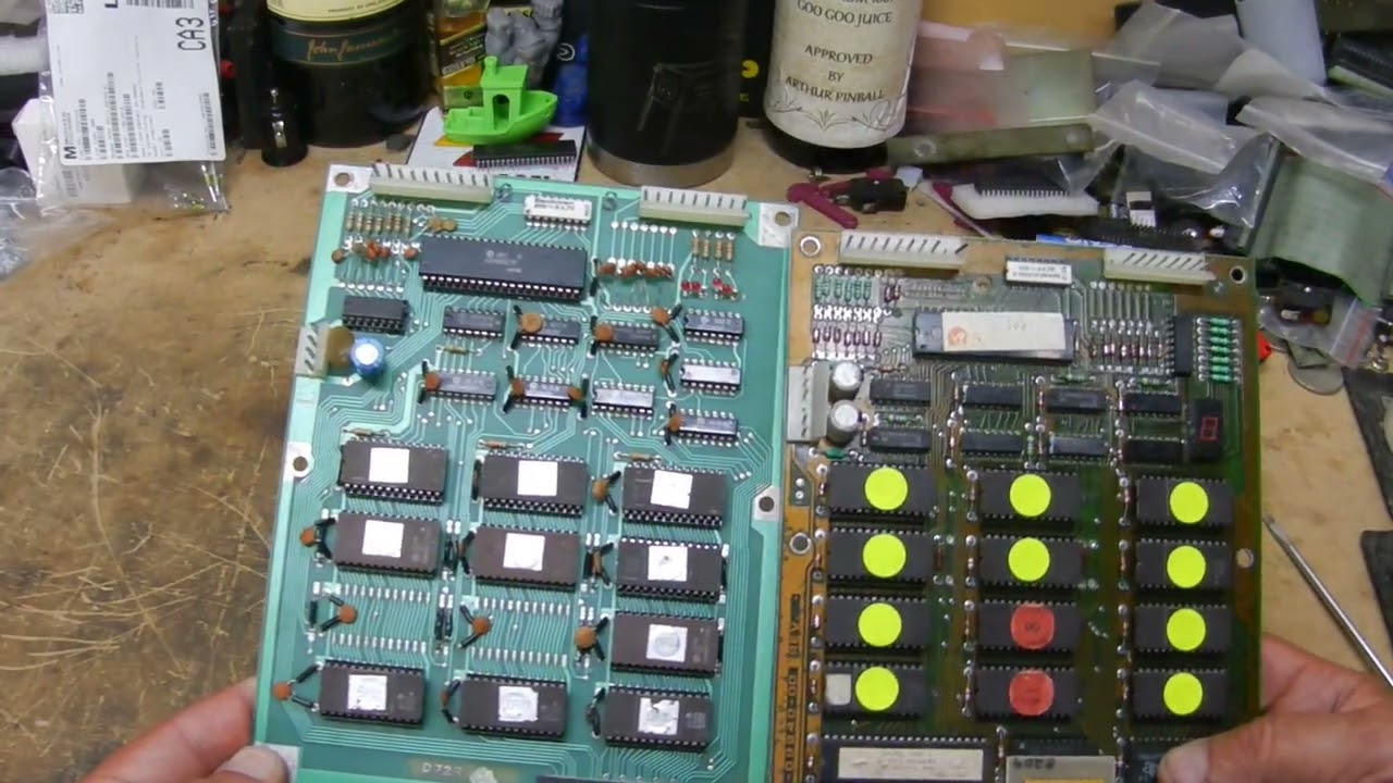 Denferder Two types of board Set Williams and Taito compare Aracde Video game 1980