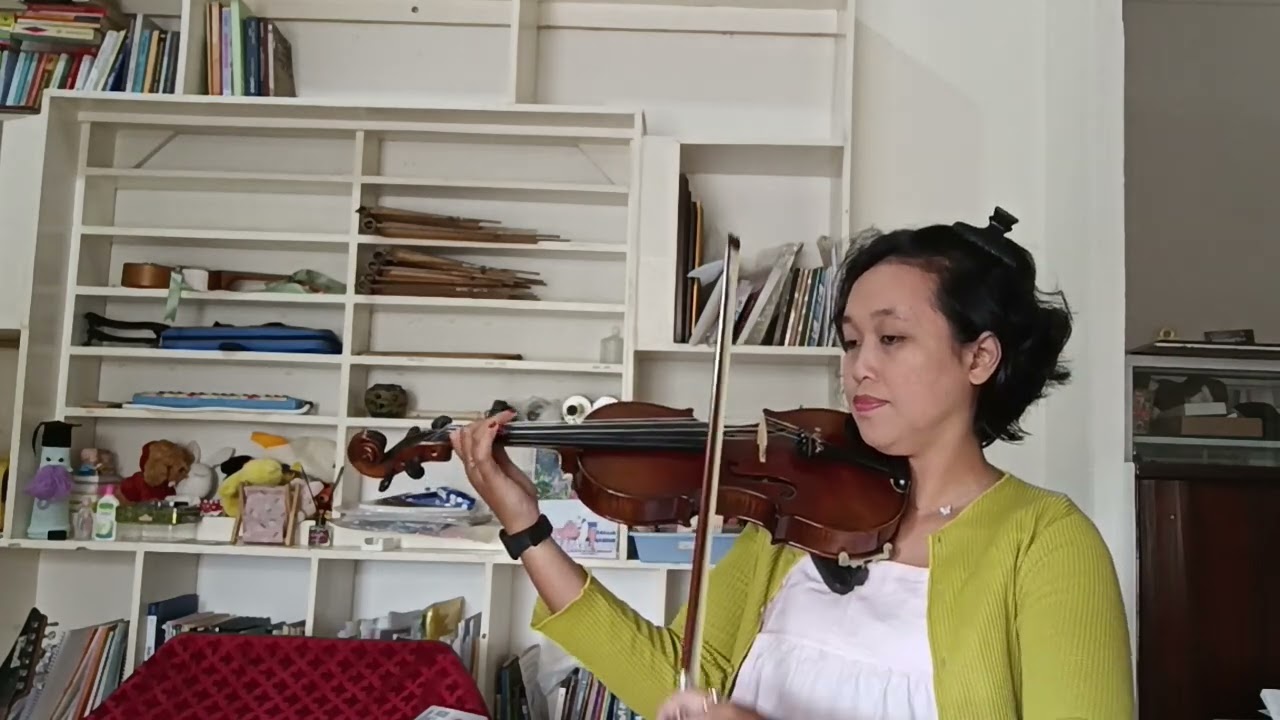 Latihan biola Ms Margi 