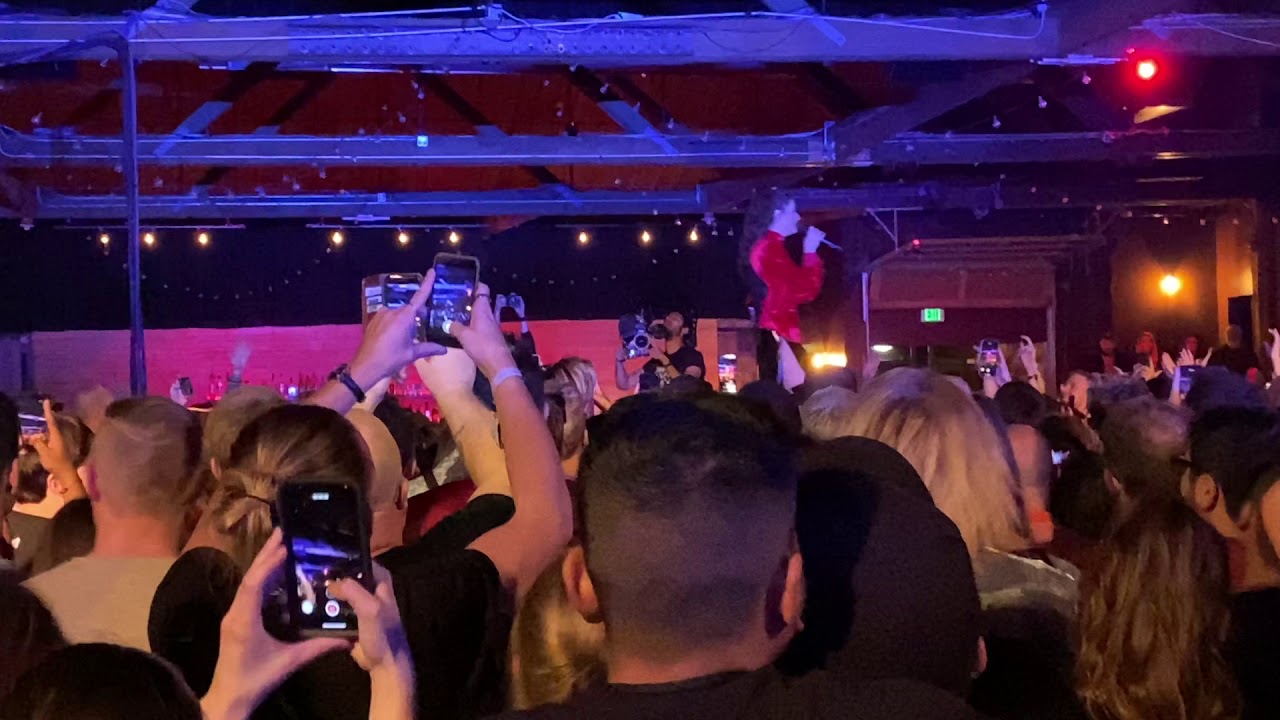 Banks - Look What You're Doing To Me (live @Showbox SoDo Seattle 9/25/2019)