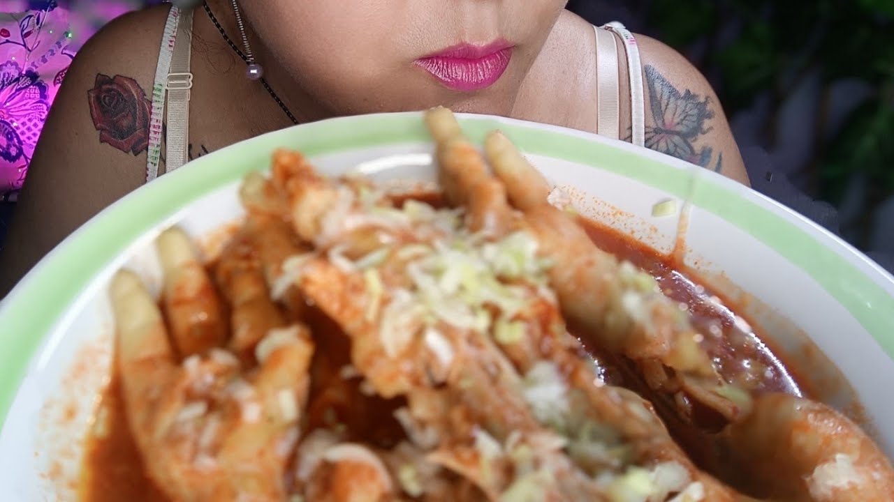 ASMR Comiendo patitas de pollo 