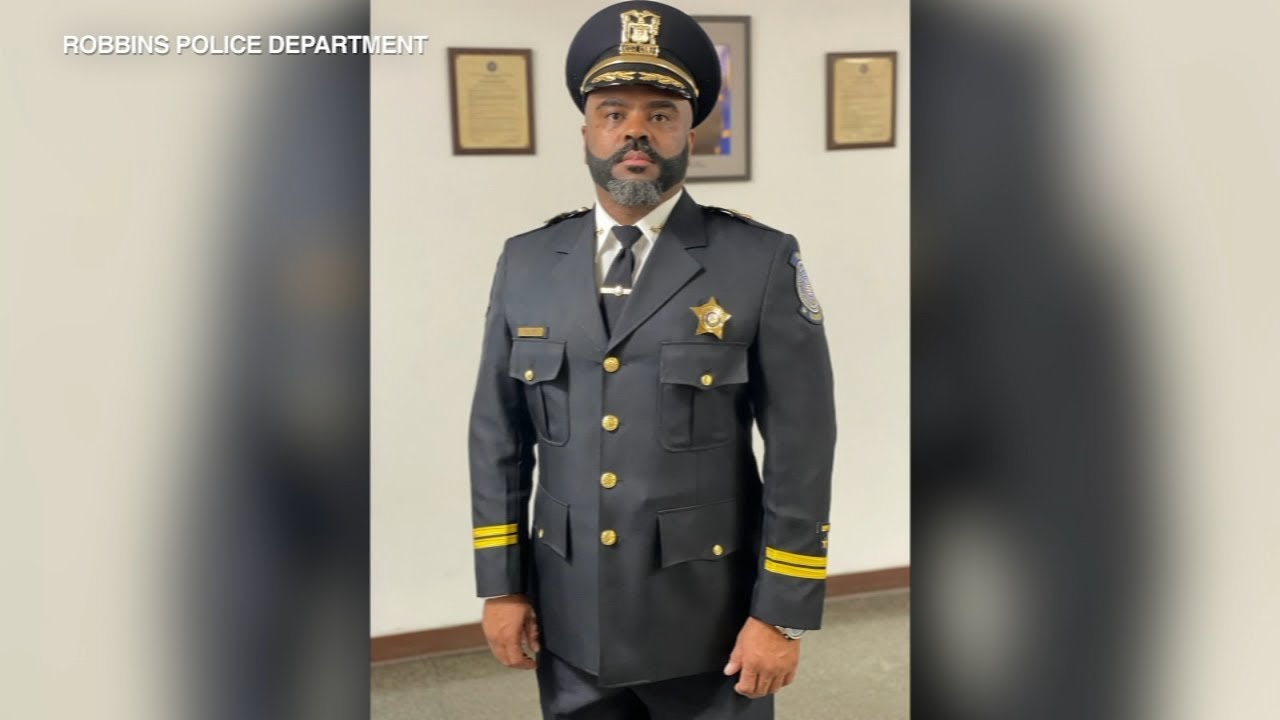 Former Robbins acting police chief pleads guilty to battery charges