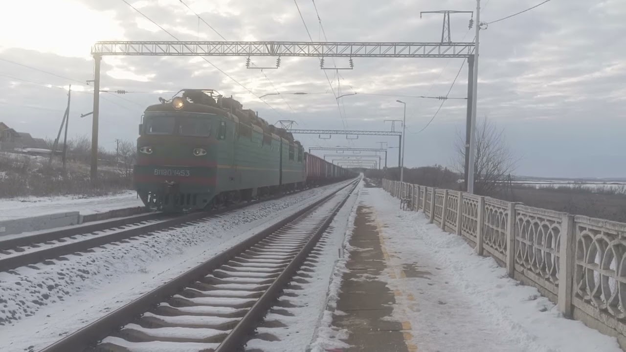 Вл80т 1453 следует по перегону с нормальной бригадой
