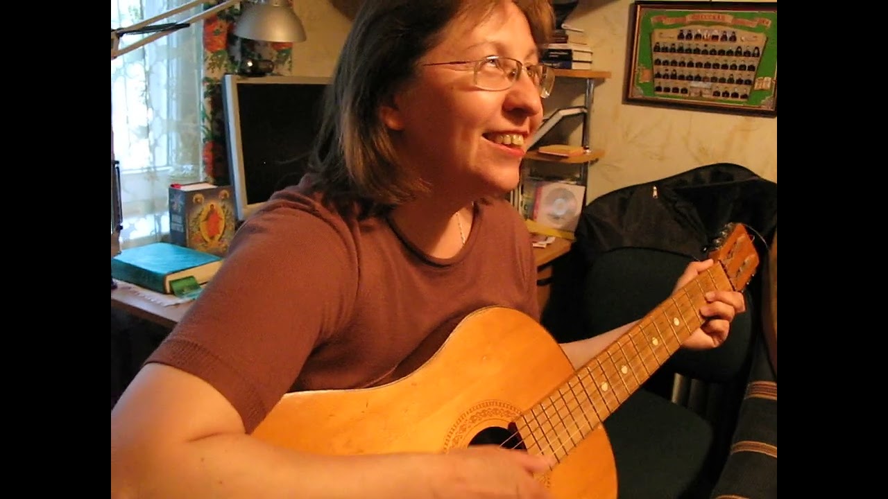 Лена Суслова. Поет у друзей.