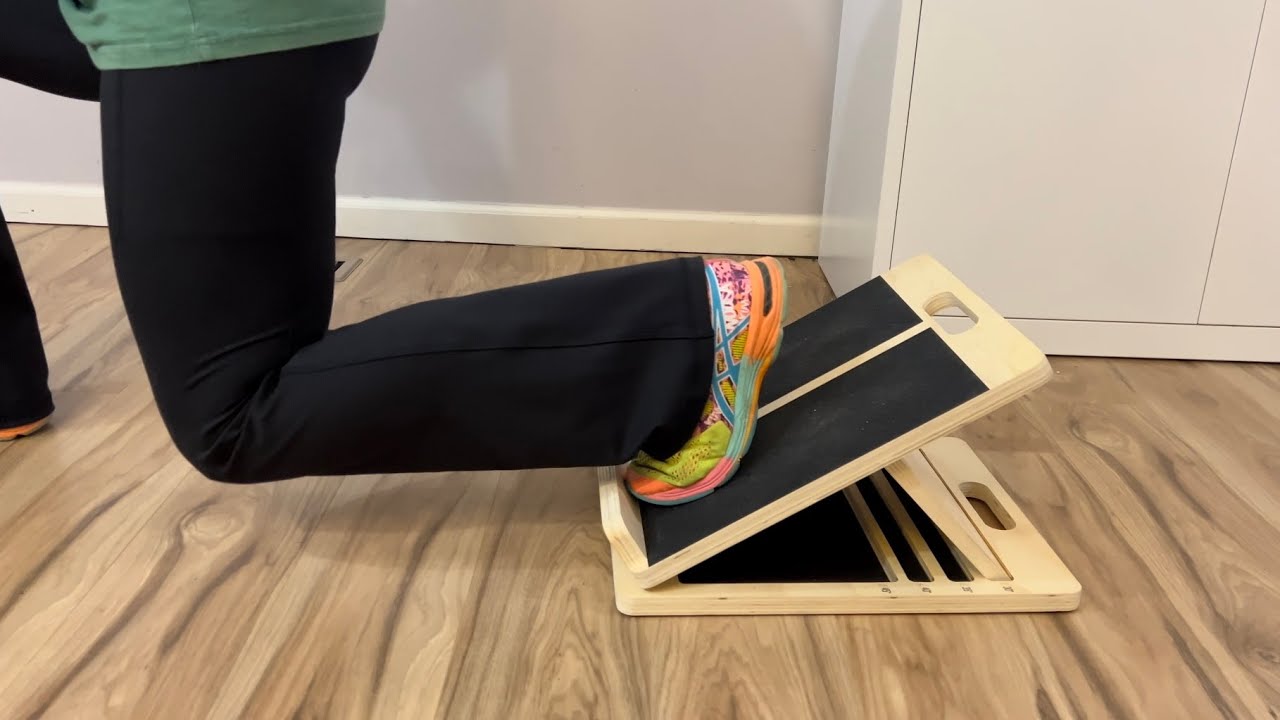 Adjustable Slant Board for Calf Stretching &ndash; High-Quality Hardwood, Ideal for Injury Prevention!