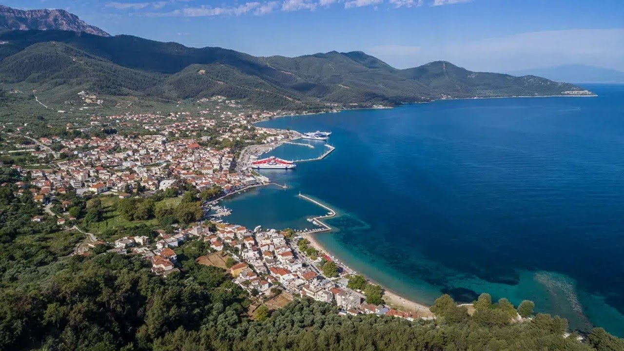 Limenas - Bazarul pe timp de zi în extrasezon vs. Bazarul seara în plin sezon