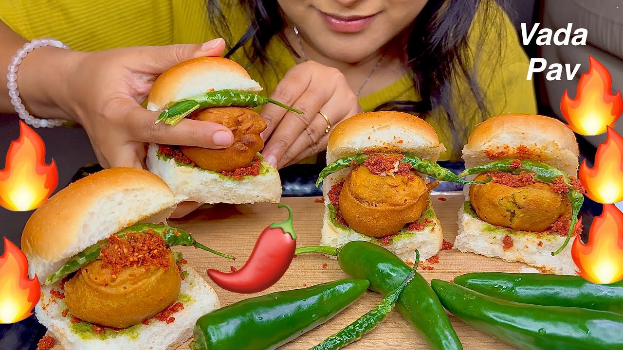 First ever tried Vada Pav with green and dried red chutney made me so happy | ASMR Eating 