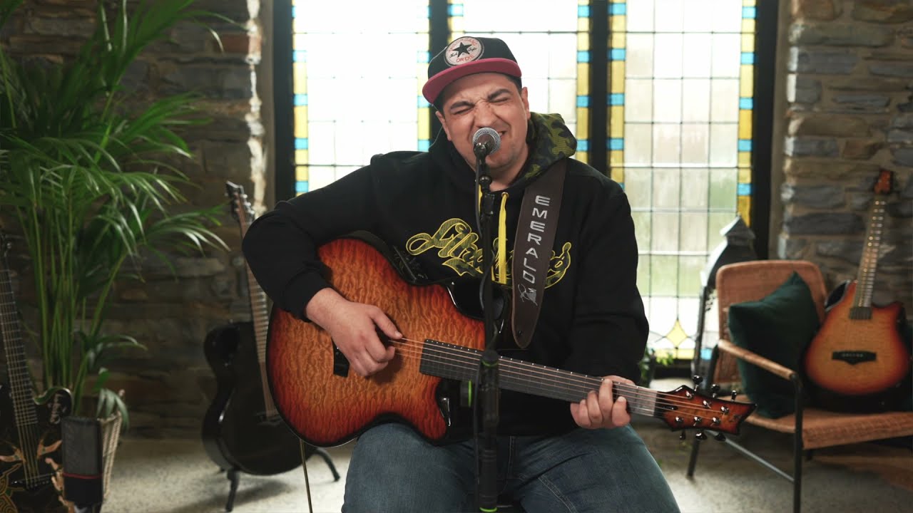 X30 - Justin Black Performs in Emerald Cottage