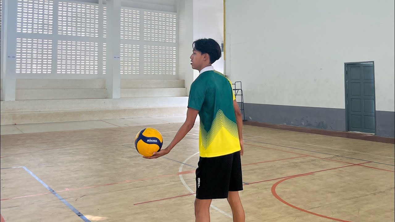 ทักษะการเสิร์ฟวอลเลย์บอล By นายยาซีล เดชอารัญ รหัส 018 ห้อง 2/1  #TNSU TRG  💚🤍💛