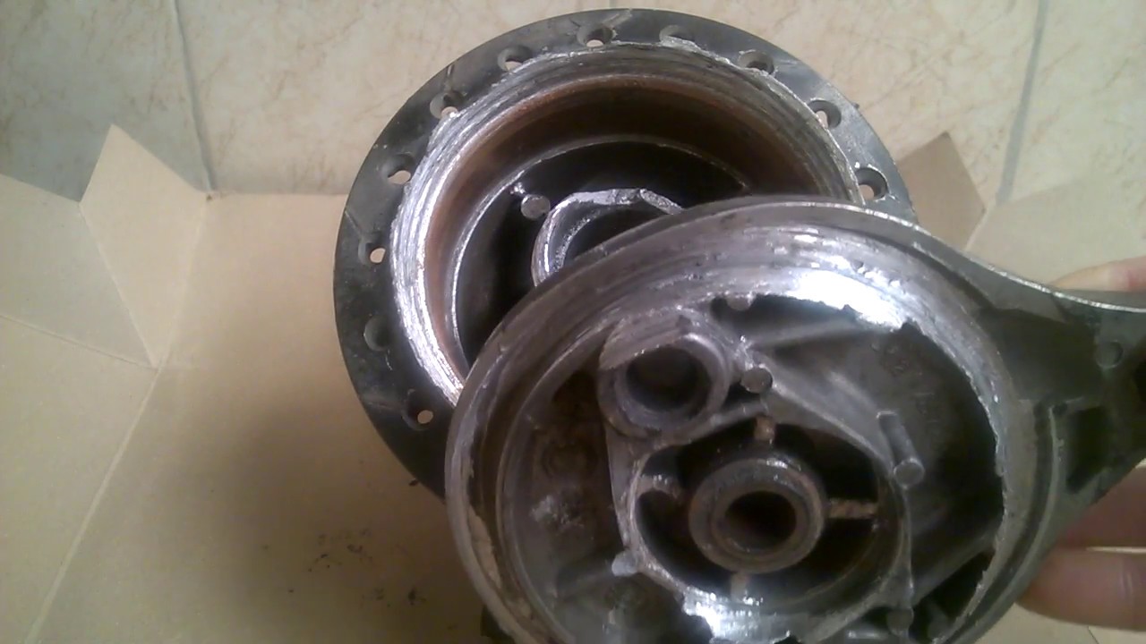 Moto campana manzana trasera rota