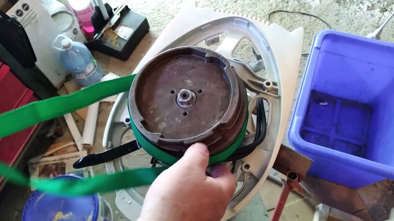 Johnson 3hp 1964 rebuild Part 21(e): Ignition cam and flywheel.