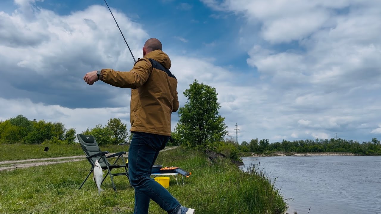 Рибалка 🎣 на Десні в холодний травень. Але клює не тільки біла риба. Деснянський сом. Зазим'я 2025.