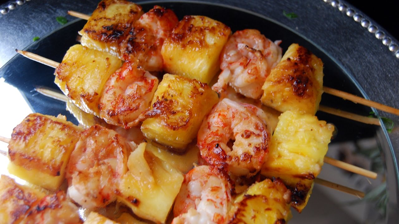 brocheta de piña y langostinos