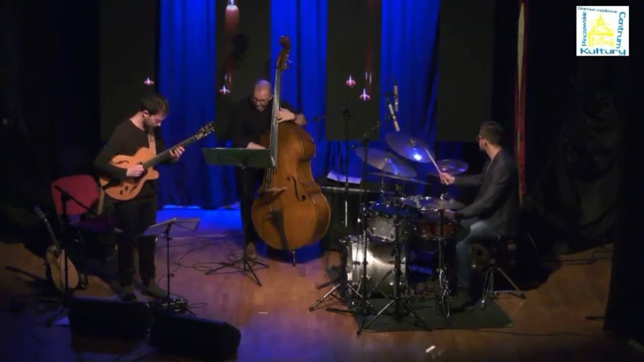 16.Zaduszki Jazzowe w Pińczowie - koncert Szymon Mika Trio