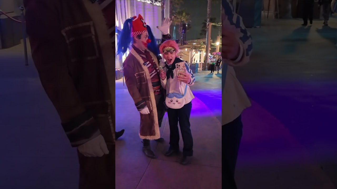 Cosplaying Buggy the Clown at Universal Studios Fan Fest! #onepiece #fanfest