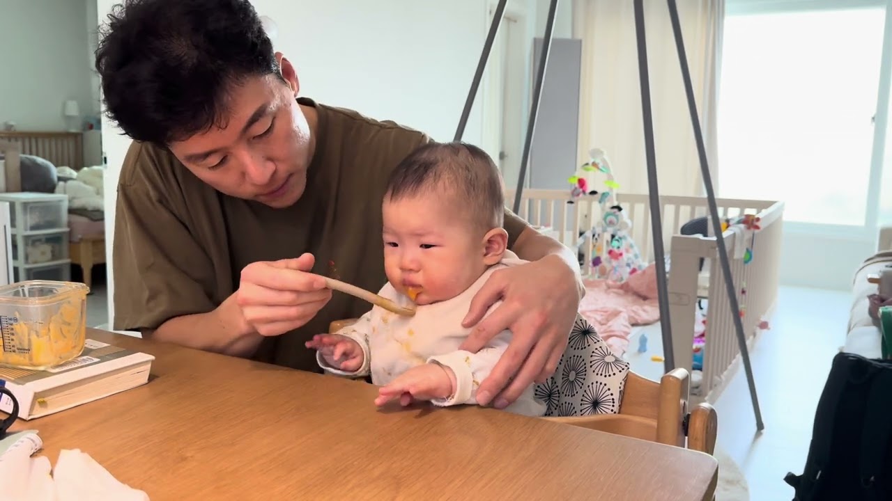 아빠와 함께 시작하는 175일 이유식(당근흰쌀죽)