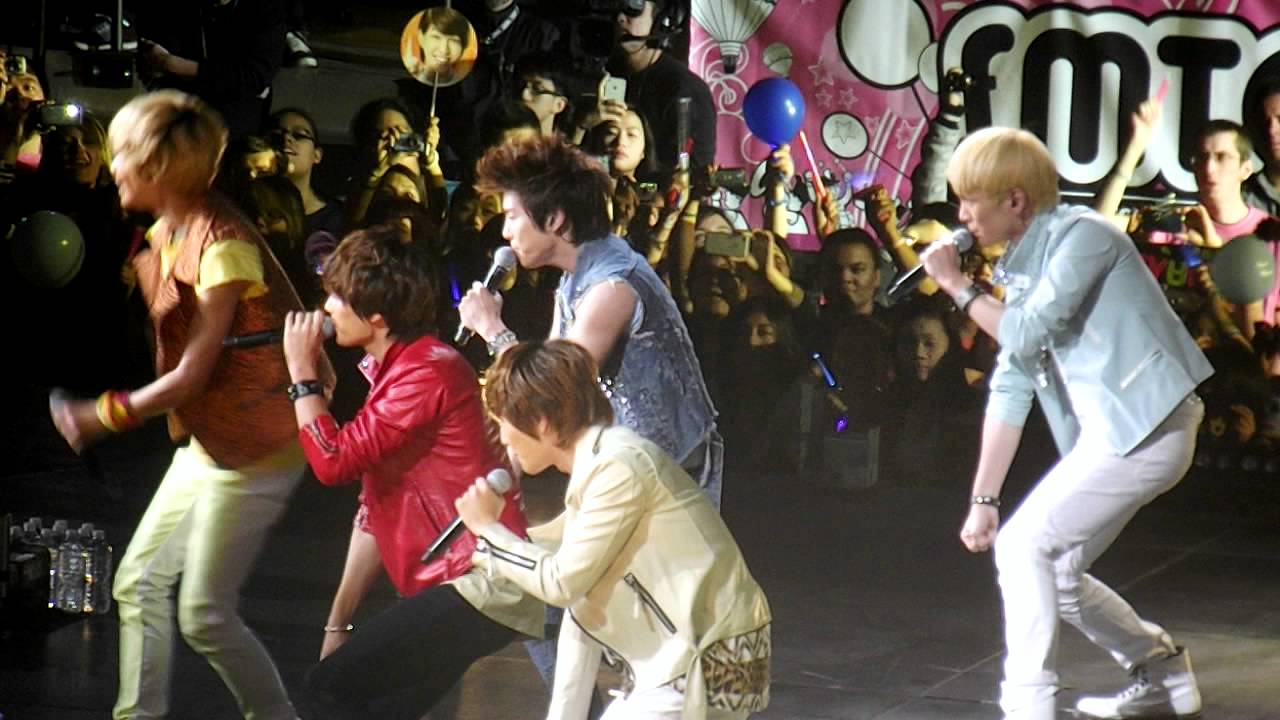 SM TOWN 2011 at madison square garden in New York replay by shinee (fancam)