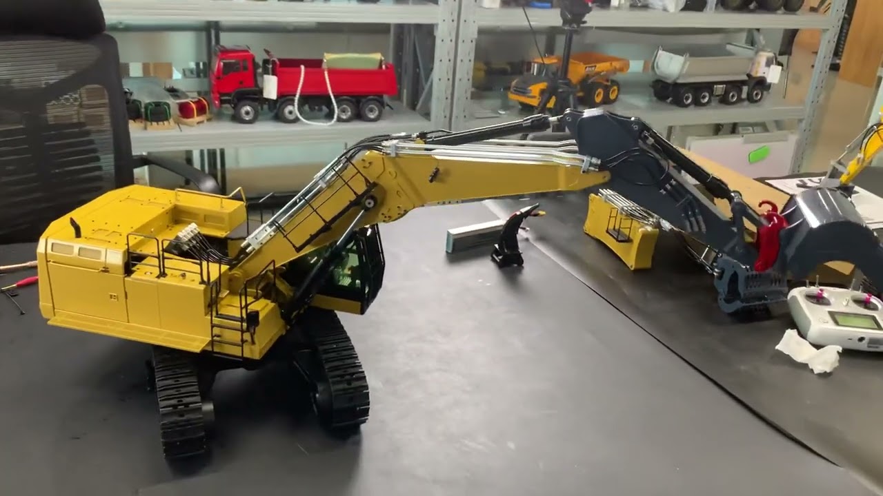 1/14 hydraulic 374F-UHD excavator with demolition boom!cab supports 30 degrees of head up!LCD screen