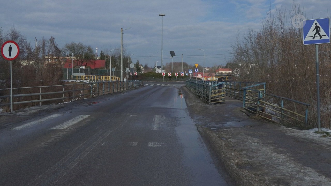 Nowa organizacja ruchu na ulicy Warszawskiej. Utrudnienia w Kunowie | LOKALNA.TV