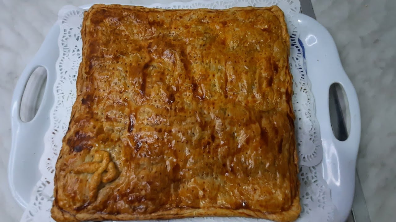 Empanada de queso de cabra, bacon y dátiles.