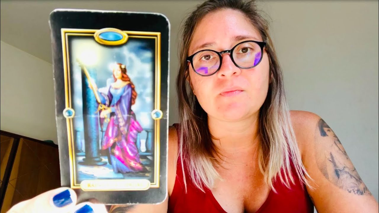 TAROT RAINHA DE ESPADAS ✨ — força, independência e muita clareza de visão! Ela faz o reino dela!