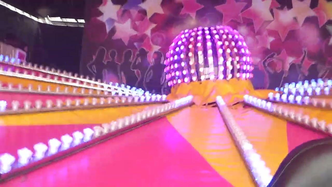Galactika on ride à la foire au Palais 2024.