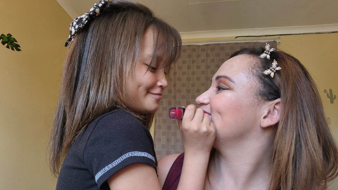 Asmr- young daughter does mother's Makeup and hair / Relaxing makeup application